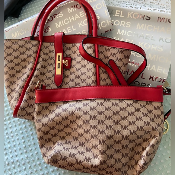 MICHAEL KORS 3 piece bag - Picture 17 of 17